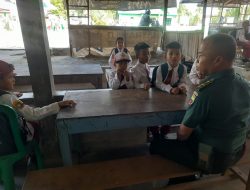 Babinsa Pelda Fahrudianto Komsos Dengan Siswa SD Beri Arahan Tentang Rajin belajar
