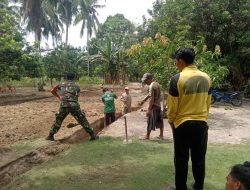 Cegah Banjir di Musim Penghujan, Babinsa Koramil 16/Tapung Gotong- Royong Pembuatan Saluran Air