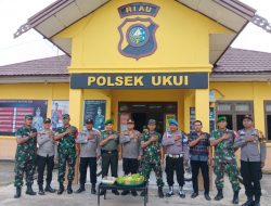 Potong Tumpeng Bersama Danramil 04/PKL Kuras Berikan Ucapan HUT Bhayangkara KE-77