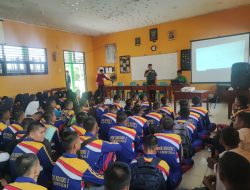 Danramil 11/Tambusai Berikan Materi Wasbang Kepada Siswa SMK Sembari MPLS