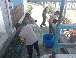 Babinsa 15/Kk Bersama Bhabinkamtibmas dan Perangkat Desa Melaksanakan Pembersihan Sampah