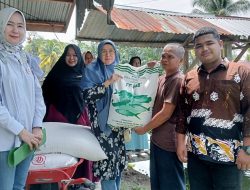 Dinas Perikanan Kab. Kampar Berikan Bantuan Bibit Ikan dan Pakan di Desa Pulau Sarak