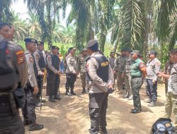 Puluhan Ibu-Ibu di Rokan Hulu Riau Bakar Warung Remang Remang, Petugas Gabungan Turun