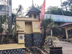 Miris… HUT Kemerdekaan RI ke 78, Kantor DPRD Kota Depok Hanya Dihiasi 4 Umbul-umbul