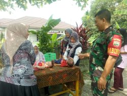 Babinsa Koramil 07/Kampar Lakukan Pendampingan Percepatan Penurunan Stunting di Wilayah Binaan