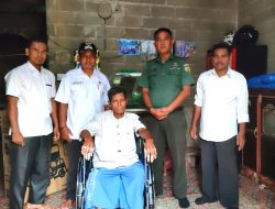 Senangnya Tamrin dan Indra Fitra Terima Bantuan Kursi Roda Dari TNI di Rokan Hulu Riau