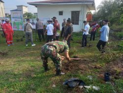 Babinsa 15/Kk Melaksanakan Penanaman Ratusan Pohon di Mapolsek