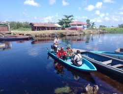 Gunakan Jalur Sungai dan Kanal ,Babinsa Koramil 15/Kuala Kampar Tetap Laksanakan Patroli Karhutla