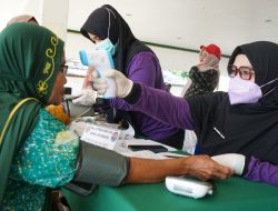 Tim Putih Ekspedisi Maritim TNI AL Gelar Bakti Sosial di Pagat Kalimantan