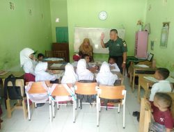 Peduli Generasi Muda Masa Depan Bangsa, Babinsa Koramil 06 Siak Hulu Berikan Materi Nilai Moral Pancasila