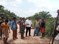 Babinsa Koramil 10/Kunto Darussalam Kodim 0313/KPR Pantau Unjuk Rasa Secara Damai