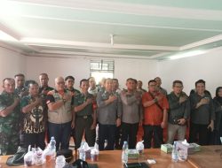 Bersama Upika, Batuud Koramil 16/Tapung Sosialisasikan Karhutla Kepada Perangkat Desa dan Warga
