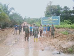 Babinsa Koramil 05/KK Melaksanakan Giat Karya Bhakti TNI Semester II TA.2023 di Desa Sungai Sarik