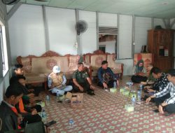 Babinsa Koramil 13/Rokan Eratkan Silaturahmi Bersama Toga dan Tomas di Desa Binaan Ciptakan Desa Aman