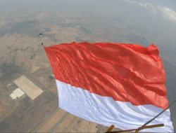 TNI AL Pecahkan Rekor MURI, Kibarkan Bendera Merah Putih Raksasa