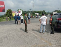 Babinsa Koramil 09/Langgam Amankan Penertiban Alat Peraga Kampanye Sesuai Dengan Jadwal Tahapan Pemilu Tahun 2024
