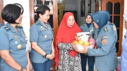 Jelang HUT Ke-61, Korps Wanita TNI AL Laksanakan Anjangsana di Kediaman Purnawirawan
