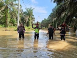 TNI Polri Bantu Warga yang Terdampak Banjir