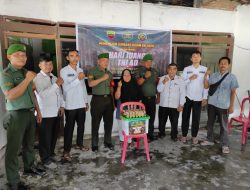 Dalam Rangka Hari Juang Kartika TNI-AD Yang Ke-78, Danramil 03/Bunut Kodim 0313/Kpr Bagikan Sembako Kepada Warakawuri