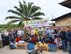 Babinsa Koramil 07/Kampar Dampingi Penyerahan Hewan Ternak Untuk Ketahanan Pangan Dana Desa Tahun Anggaran 2023