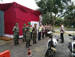 Jelang Natal, Babinsa Koramil 09/Langgam Bersama Instansi Terkait Melaksanakan Pos Pengamanan