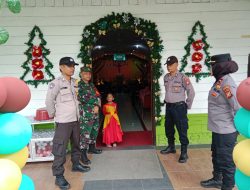 Anggota Koramil 01/Bkn Lakukan Pengamanan Ibadah Umat Nasrani di Desa Binaan