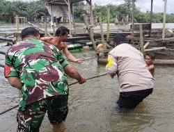 Babinsa Koramil 01/Bkn Serka Cipto Wibowo Cepat Bertindak Bantu Masyarakat Amankan Kerambah Apung