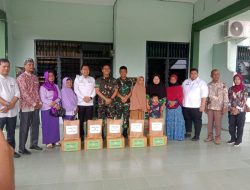 Kunjungi Koramil 16/Tapung, Dandim 0313/Kpr Berikan Tali Asih Kepada Warga Sekitar Makoramil