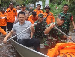 Danrem 031/WB Tinjau Langsung Warga Terdampak Banjir di Desa Kuala