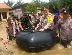 Korban Banjir di Rohul Mendapat Perhatian Besar Dari Danrem 031/WB dan Kapolda Riau Yang Turun Langsung Membantu