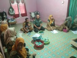 Babinsa Koramil 13/Rokan Bahas Masalah Stunting Dengan Warga Binaan