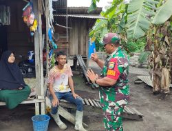 Lakukan Komsos, Babinsa Himbau Warga Desa Hindari Berita Hoax dan Tidak Muda Diadu Domba