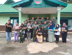 Koramil 01/Bkn Bagikan Telor ke Masyarakat Binaan