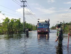 Personel Koramil 04/Pkl Kuras, Tetap Siaga Pantau Kondisi Banjir