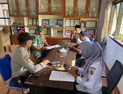 Babinsa Komsos Dengan Kepala Desa Bahas Persiapan Jelang Pemilu