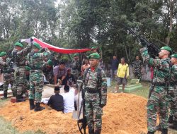 Dandim 0313/Kpr Menjadi Inspektur Upacara Pemakaman Jenazah Purn TNI