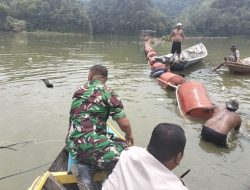 Babinsa Koramil 01/Bkn Bersama Masyarakat Pembersihan Sampah Areal Waduk PLTA Koto Panjang