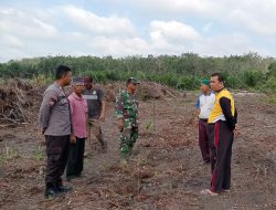 Babinsa dan Bhabinkamtibmas Patroli Cegah Karhutla di Wilayah Desa Binaan