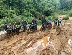 TNI- Polri Kawal Kotak Suara di Desa Terisolir Kecamatan Kampar Kiri Hulu