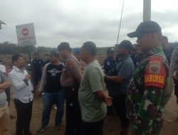Babinsa Koramil 16/Tapung Bersama anggota Polsek Tapung Hulu Amankan Aksi Demo di PT. MAS