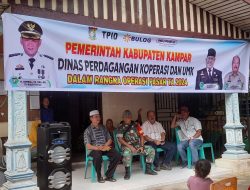 Babinsa Koramil 01/Bkn Monitor Pasar Murah Yang di Selenggarakan di Desa Binaan