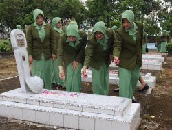 Peringati HUT Persit Ke- 78, Persit KCK Cab LIII Dim 0313/ KPR Laksanakan Ziarah di Makam Pahlawan