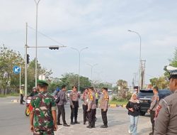 Babinsa Koramil 07/Kampar Disiagakan Di Pos Pam Ops Ketupat Lancang Kuning Pintu Tol Bangkinang-Pekanbaru