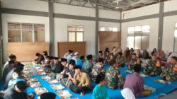 Jumat Berbagi, Danramil 16/Tapung Berikan Makan Siang Gratis di Panti Asuhan Al-Arif Desa Sumber Makmur