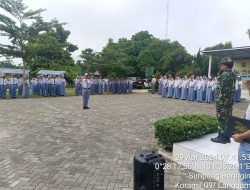 Danramil 09/Langgam Jadi Pembina Upacara di SMAN 1 Bandar Sei Kijang