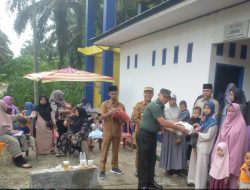 Dukung Program Pemerintah, Babinsa Koramil 01/Bkn Dampingi Tim Percepatan Penurunan Stunting