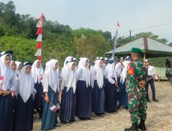 Babinsa Berikan Wawasan Kebangsaan Kepada Siswa-Siswi SMPN 3 XIII koto Kampar