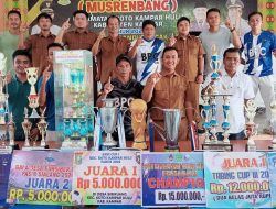 Manejer Bandur Picak FC Serahkan Hasil Frestasi Dari Tahun 2021-2024 ke Pemdes