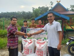 PT Musim Mas Salurkan Bantuan Budidaya Ikan Lele di Desa Talau Melalui Program CD