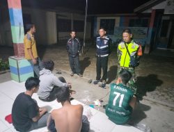 Babinsa Bersama Bhabinkamtibmas Patroli wilayah dan komsos Dengan Remaja Didesa Binaan